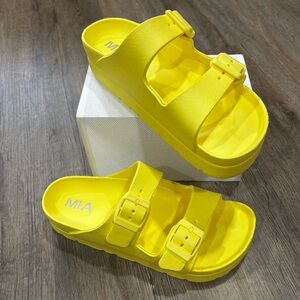 MIA Sunny Yellow Double Strap Women’s Sandals Size 6